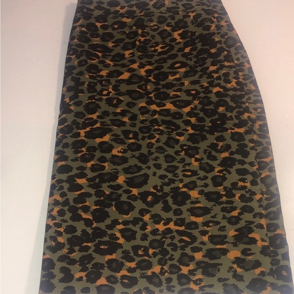 H&m green and orange cheetah animal print spotted mini skirt - Picture 6 of 6